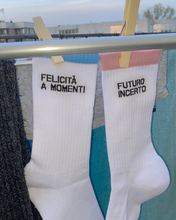 Calzini Abbastanza Invernali - Felicità a Momenti, Futuro Incerto